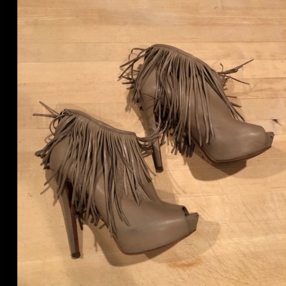 Heels with fringe